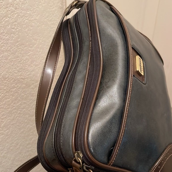 Carryland America please check all picture of condition - Picture 8 of 17